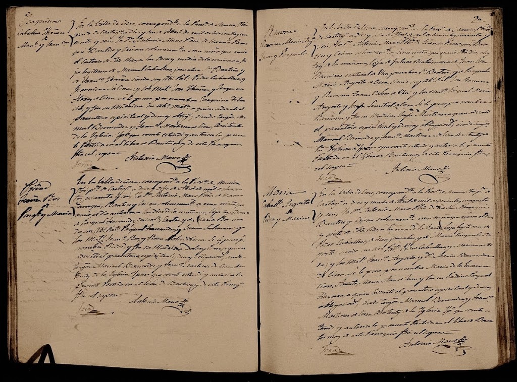 Libro parroquial manuscrito abierto